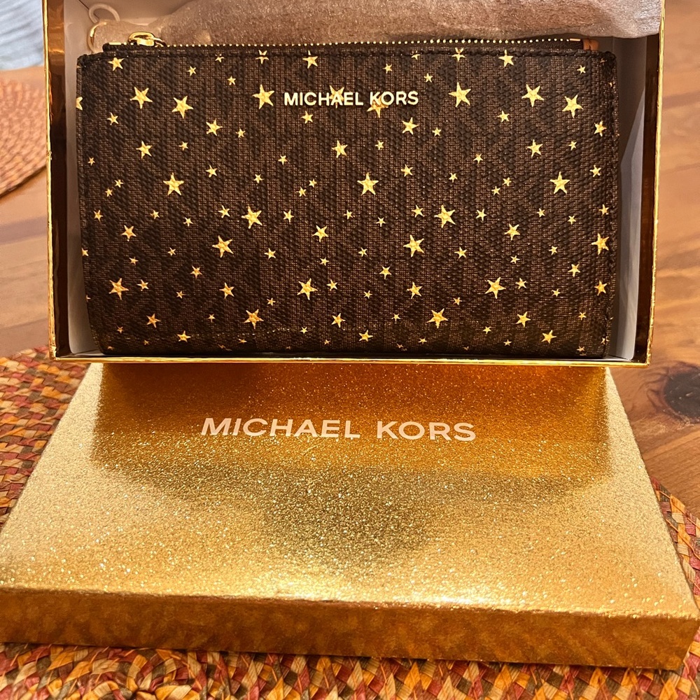 COPY - 🤎💛Michael Kors Wristlet💛🤎 Brown and Tan with removable wrist strap.
